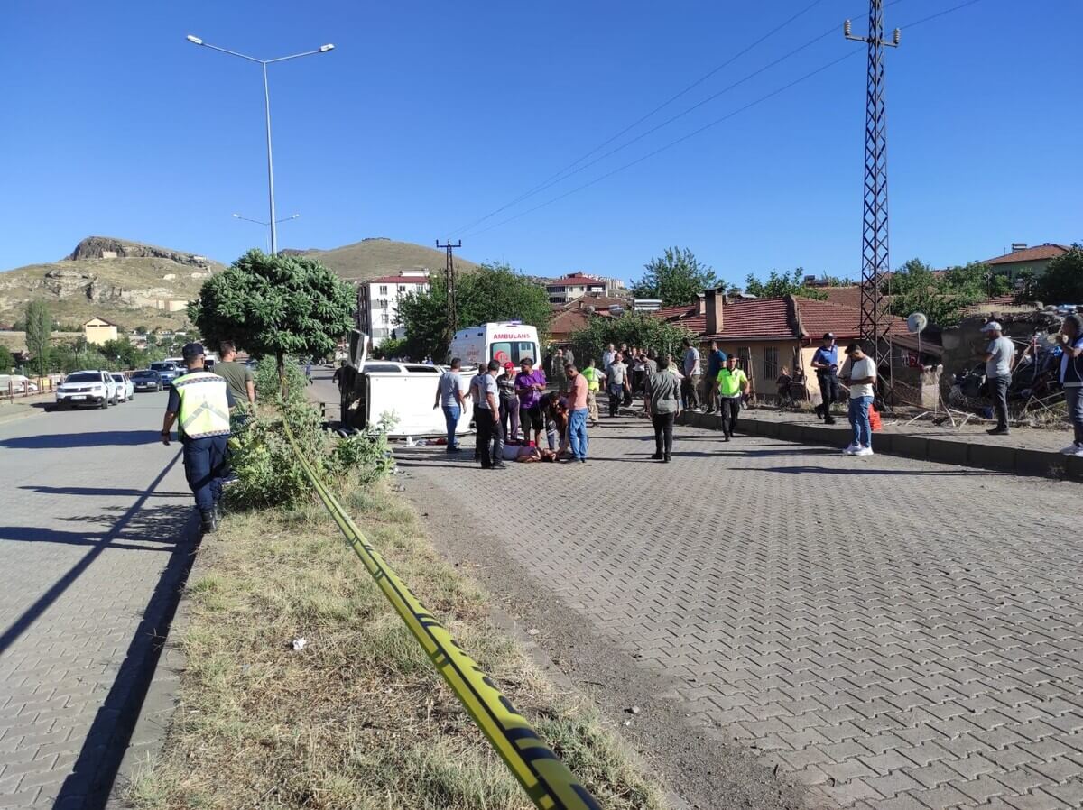 Sivas'taki Feci Kazada Ortalık Savaş Alanına Döndü! Yaralılar Var! (3)