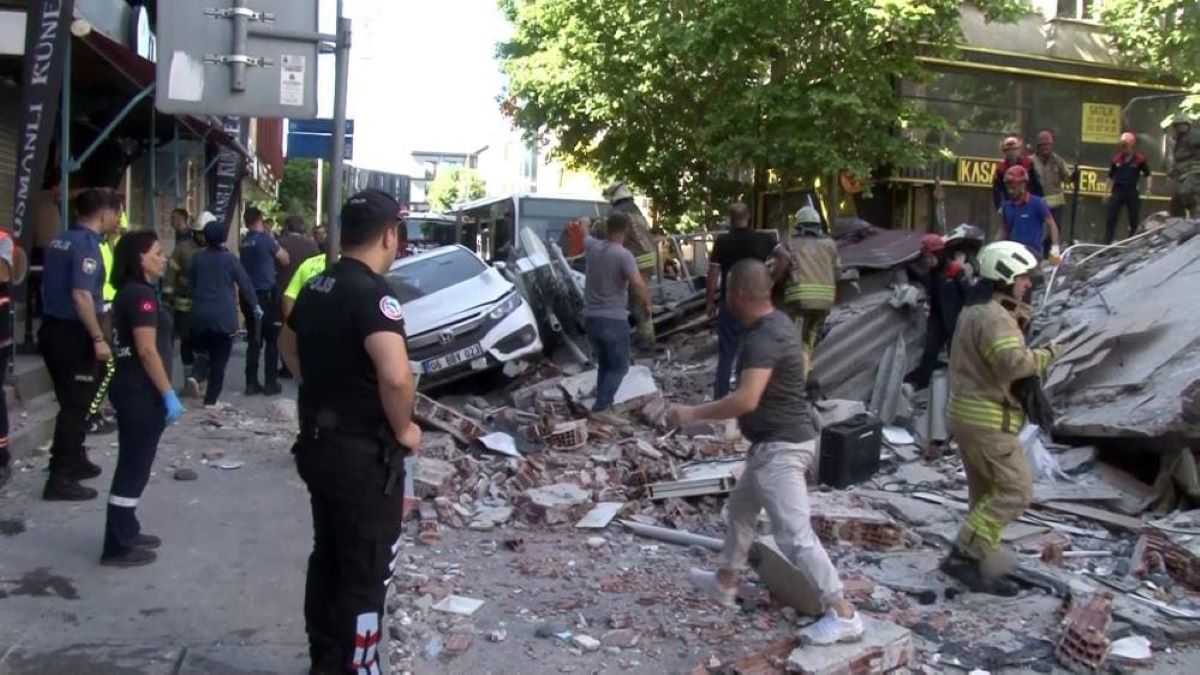 Son Dakika… 3 Katlı Bina Çöktü, Enkaz Altında Kalanlar Var! 2