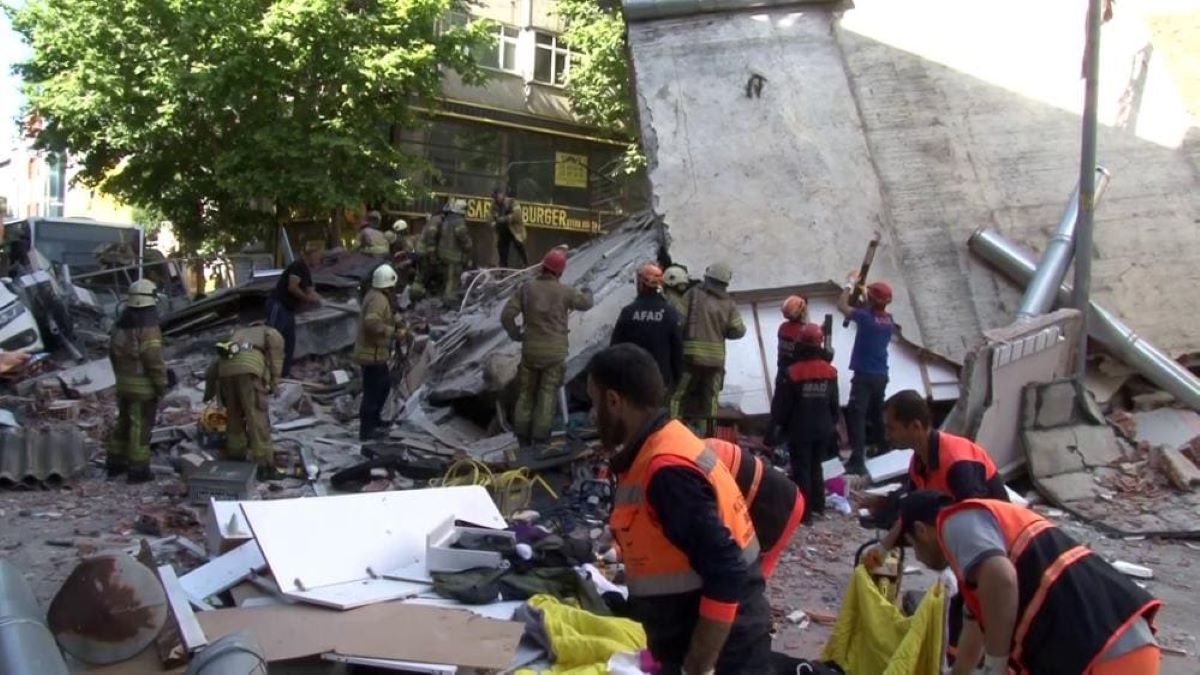 Son Dakika… 3 Katlı Bina Çöktü, Enkaz Altında Kalanlar Var! 3
