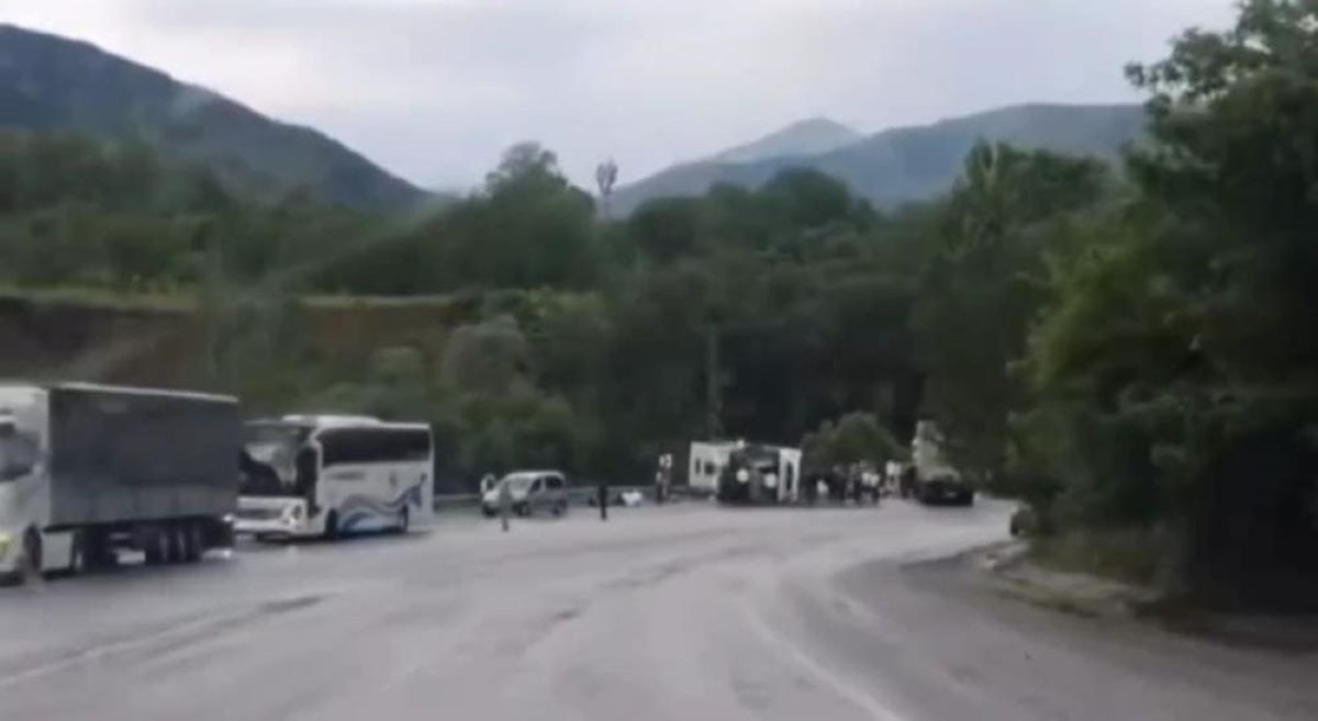 Yolcu Otobüsü Tir’la Çarpıştı Ölü Ve Yaralılar Var 1