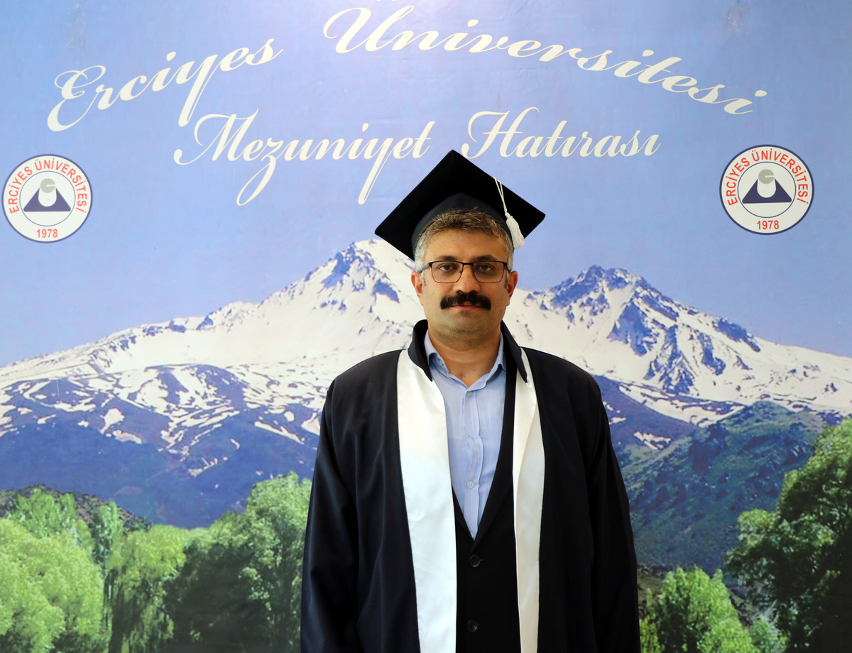 Konteynerde Ders Çalıştı! Enkazı Ayağa Kaldırmak İçin Mimar Oldu!-1
