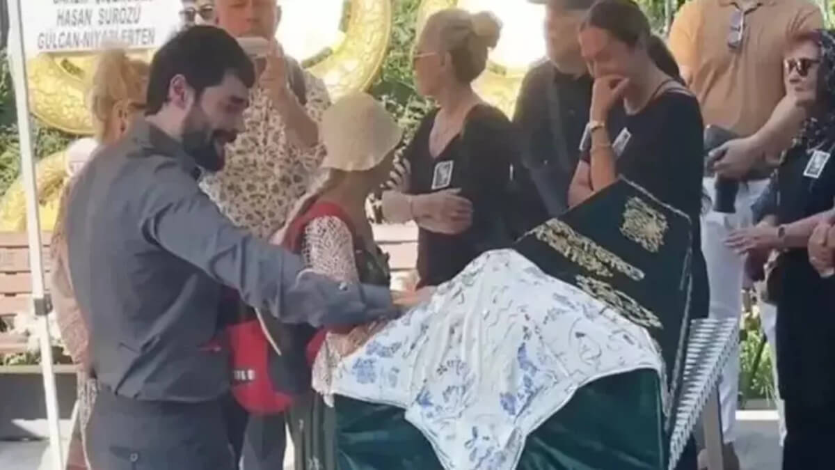 Ünlü Oyuncuyu Kahreden Tören! Ayakta Durmakta Güçlük Çekti!-1