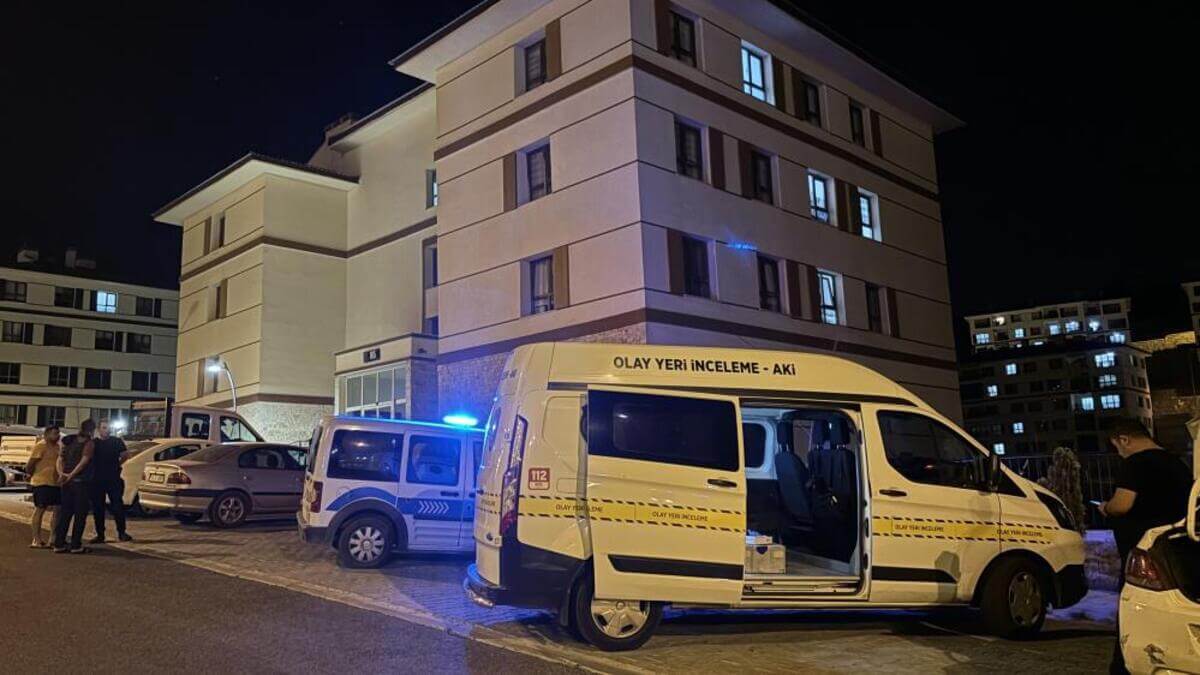 Kayseri’de 3 Kattan Düşen Genç Kadın Ağır Yaralandı!-2