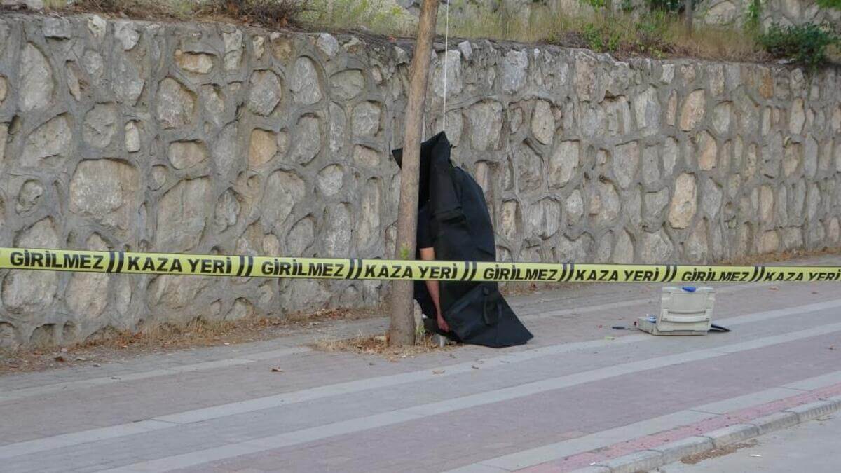İş Adamının Sır Ölümü! İple Ağaca Asılı Halde Ölü Bulundu!-1