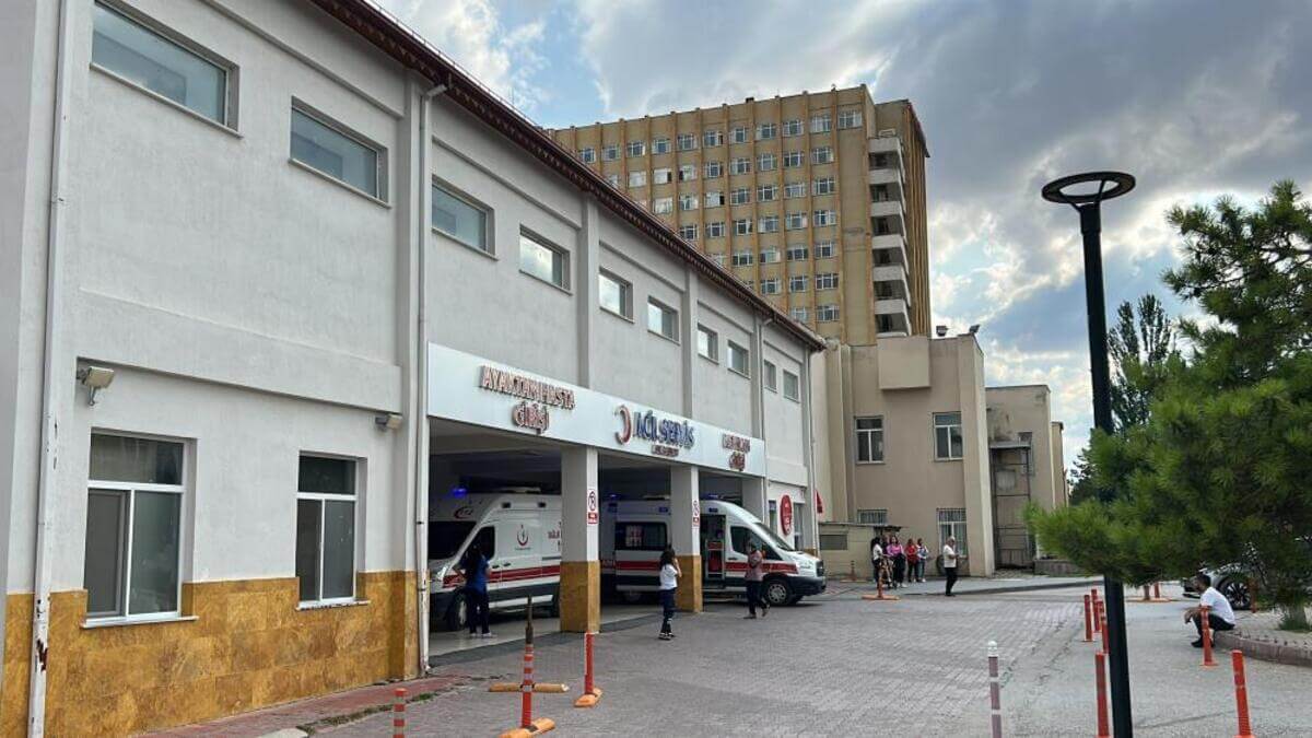 14 Yaşındaki Çocuk 5'inci Kattan Düşerek Ağır Yaralandı!-1