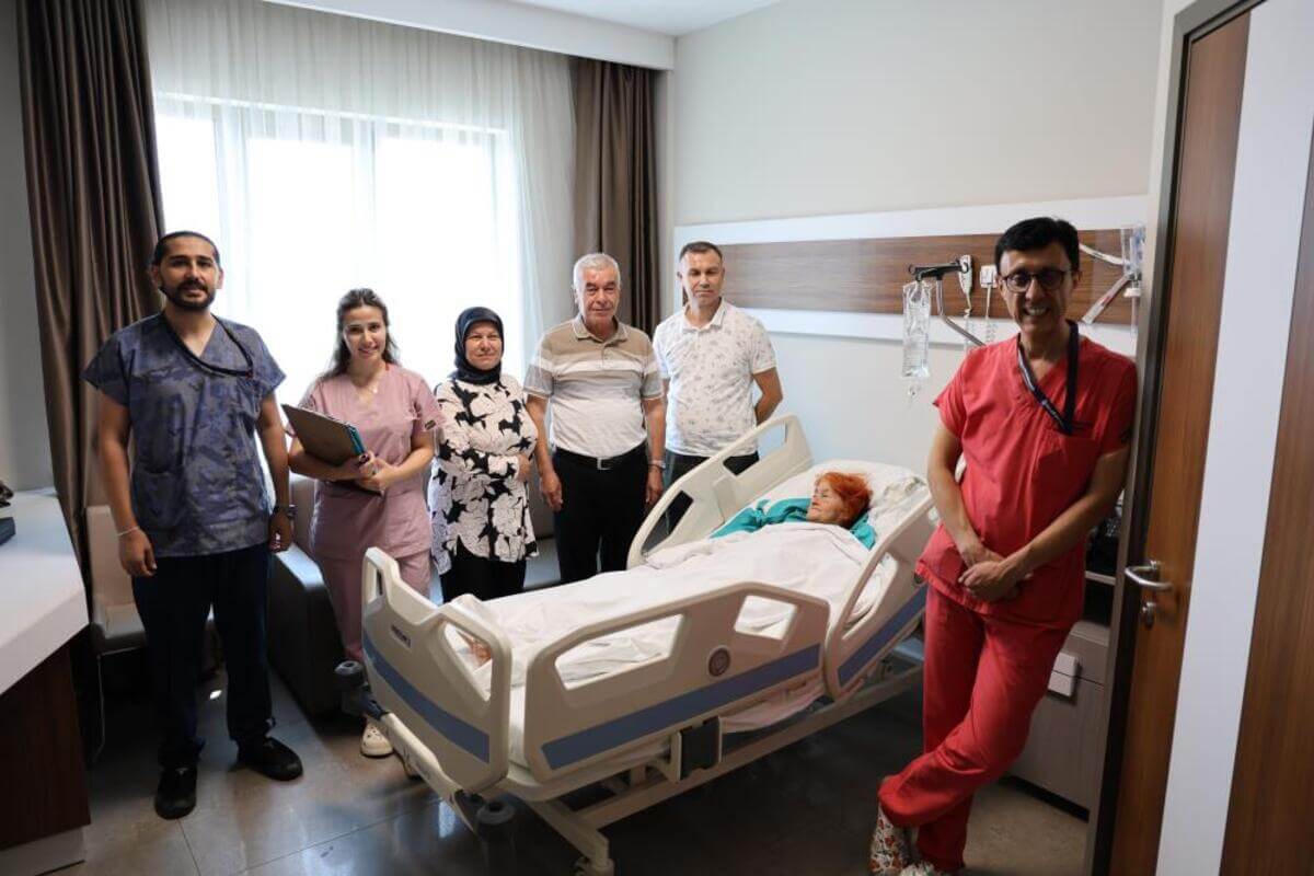 88 Yaşındaki Kadının Böbreğinden Çıktı! Görenler Gözlerine İnanamadı!-2