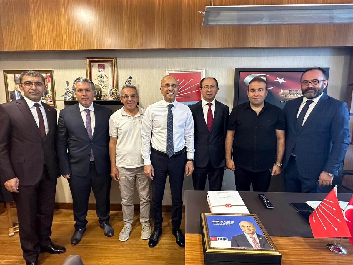 MHP Kayseri Milletvekili Baki Ersoy ve CHP Kayseri Milletvekili Aşkın Genç, Nevşehirli iş insanları ile bir araya geldi. 
