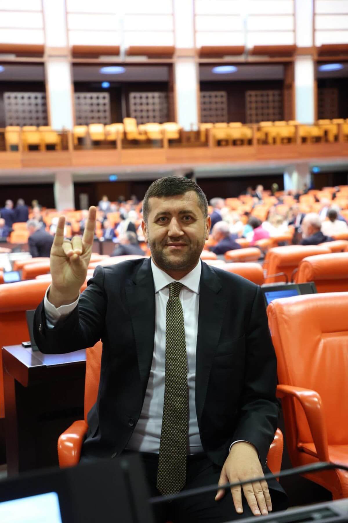 Baki Ersoy Tbmm'de Yaptığı Hareketle Gündem Oldu! (1)