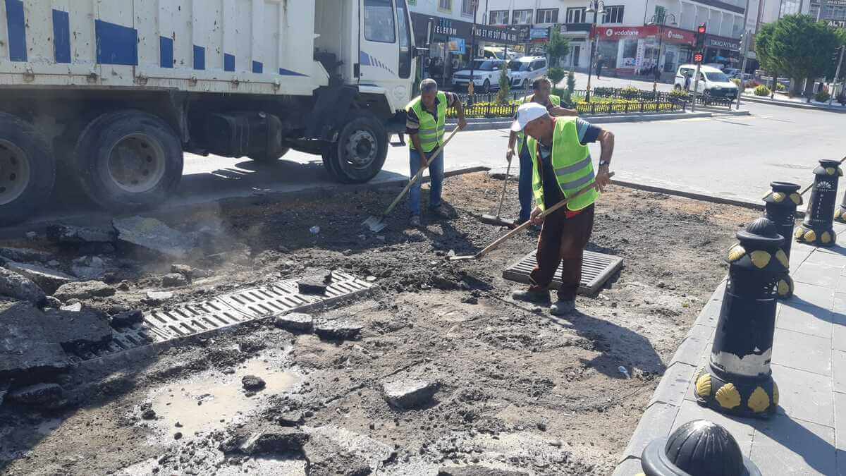 Develi Cumhuriyet Meydanı’nda Sıcak Asfalt Serimi! (5)