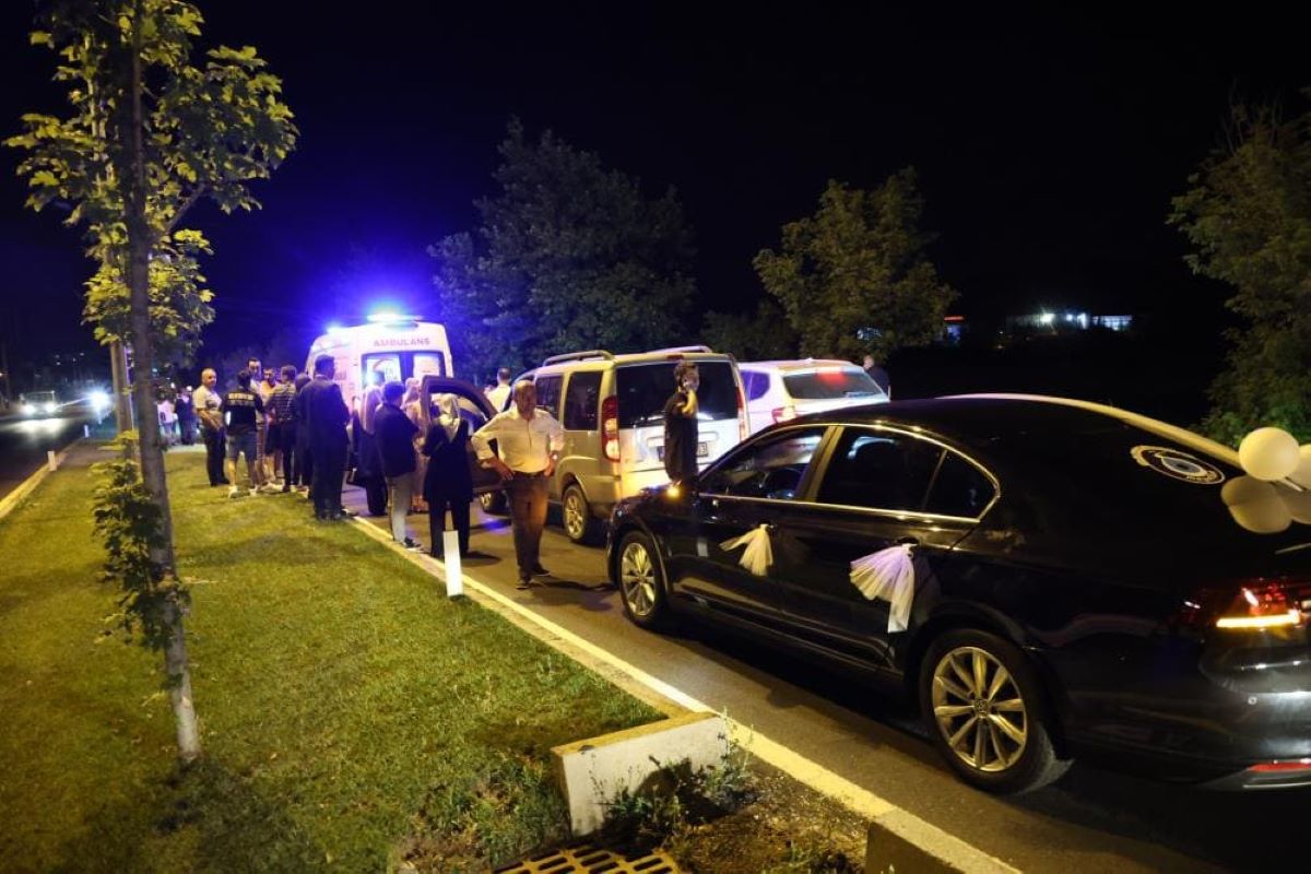 Düğün Konvoyunda Kaza Yaralılar Var! 2