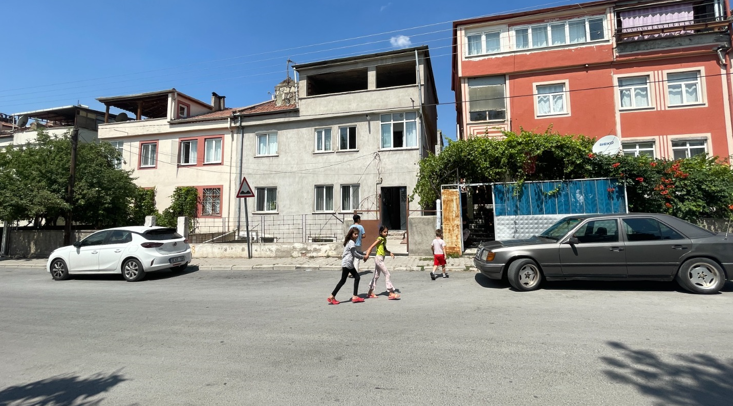 Evi Yaktıı