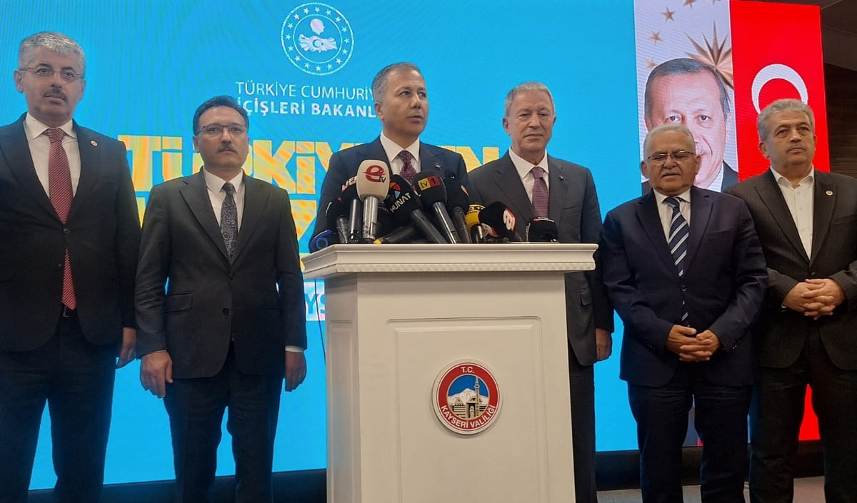 İçişleri Bakanı Ali Yerlikaya’dan Dikkat Çekecek Açıklama Irkçı Vandallığa Boyun Eğmeyeceğiz (1)