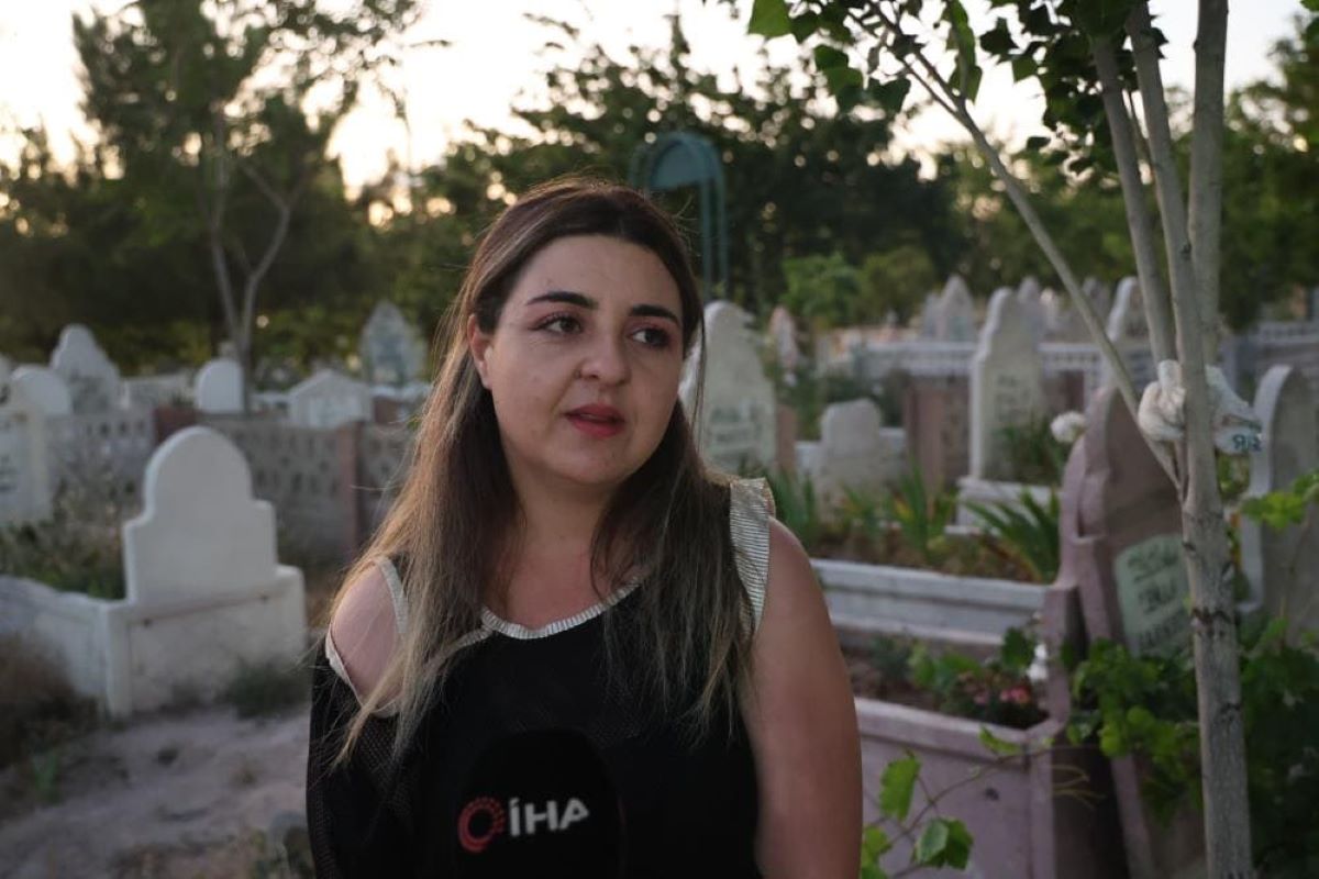 İlginç Olay Öldü Diye Yapılan Mezarının Başında Dua Etti! 4