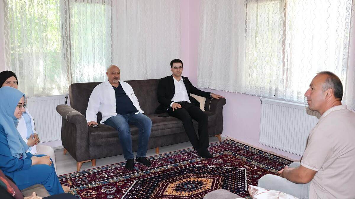 Kaymakamdan Kayserili Ünlü Sanatçıya Geçmiş Olsun Ziyareti! 3 (1)