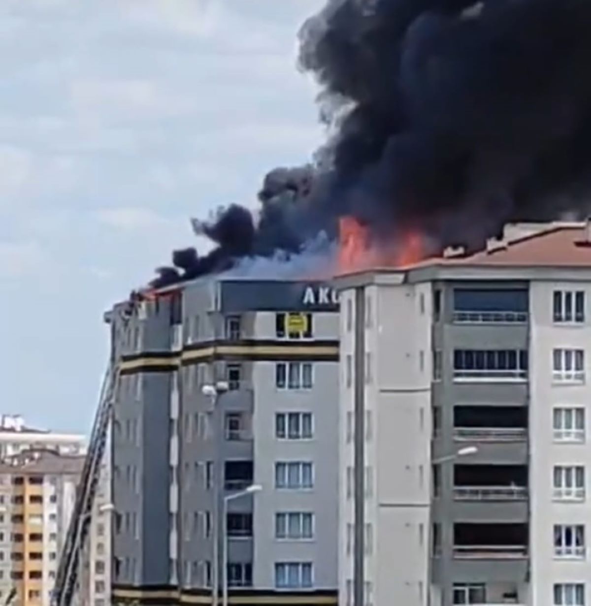 Kayseri’de 8 Katlı Bina Alevlere Teslim Oldu! 2