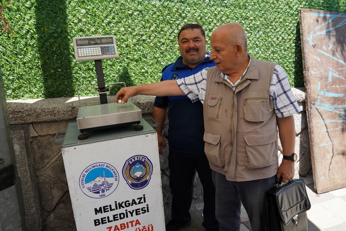 Kayseri’de Dikkat Çeken Denetim! Zabıtalar Pazarda (1)
