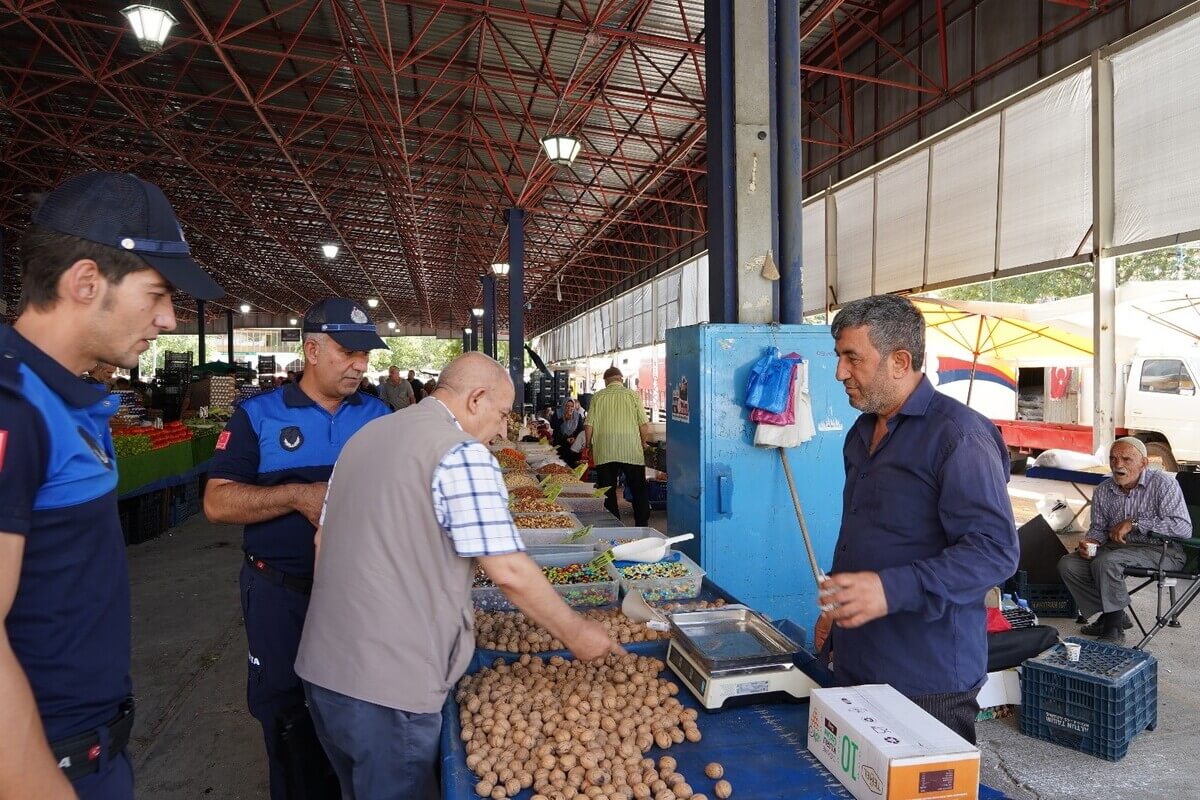 Kayseri’de Dikkat Çeken Denetim! Zabıtalar Pazarda (4)