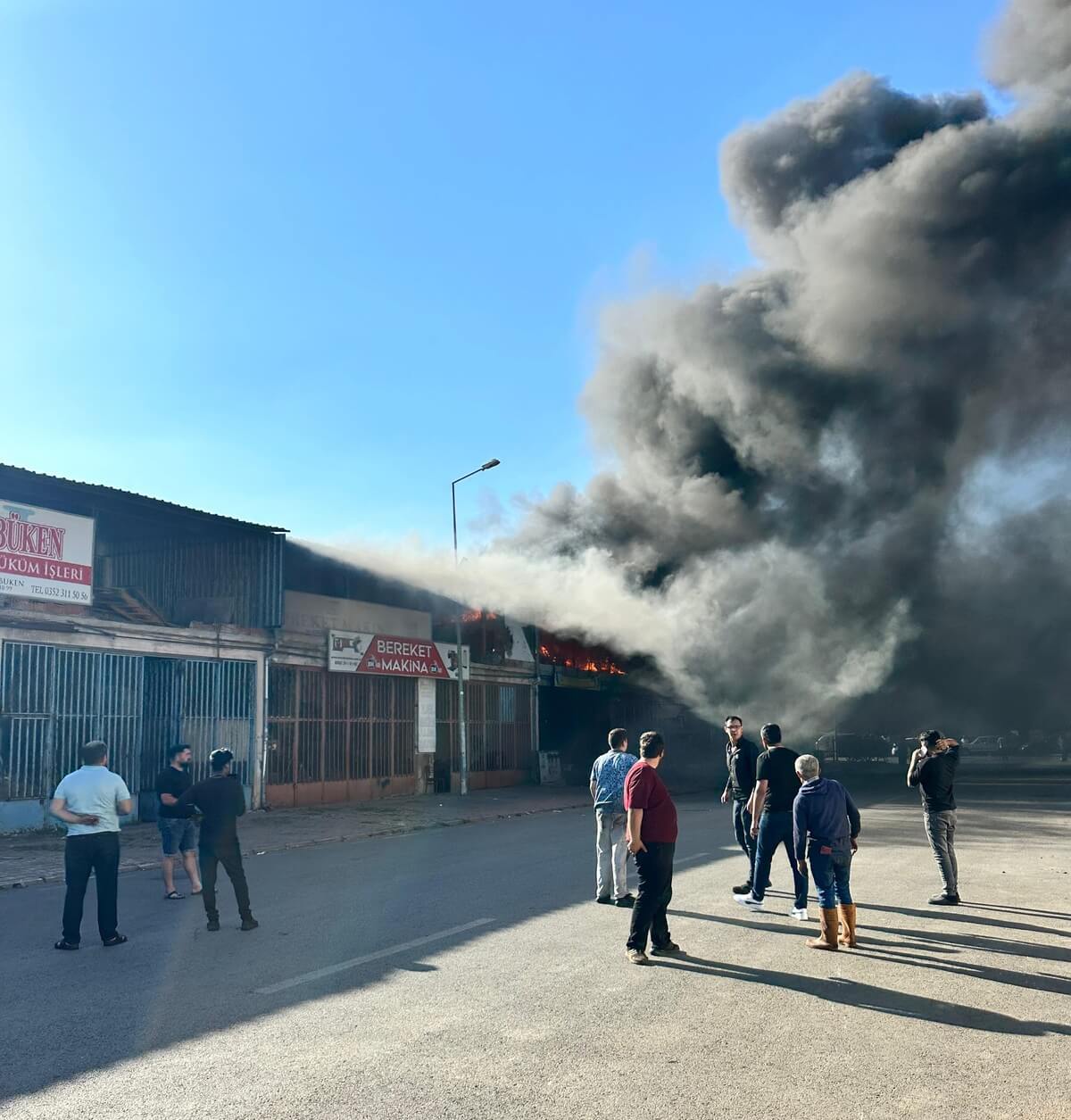 Kayseri’de Korkutan Yangın! Fabrika Alevlere Teslim Oldu! (2)