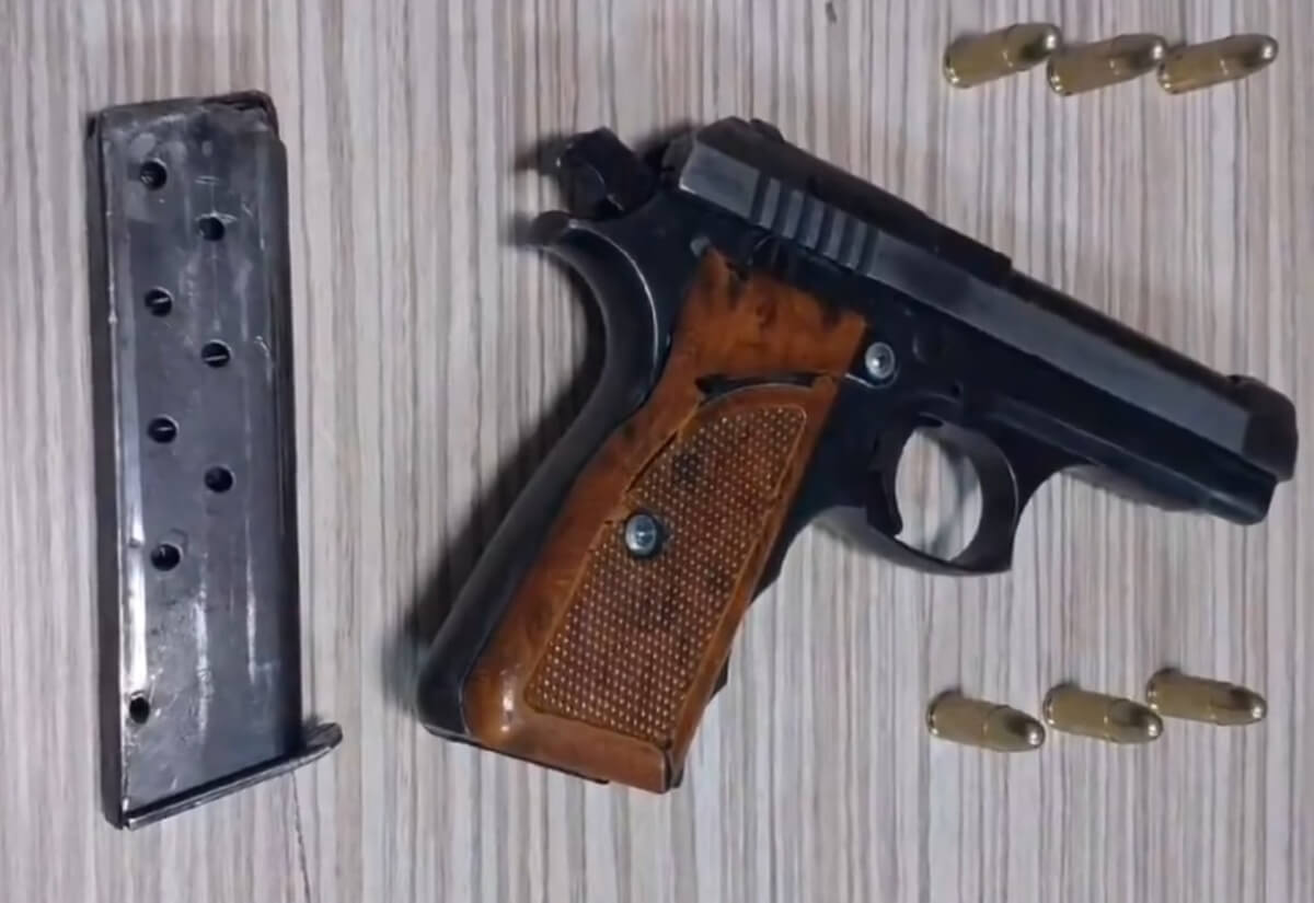 Kayseri'de Polisten Operasyon! Ruhsatsız Tabanca, Kurusıkı, Tüfek Ve Çok Sayıda.. (1)