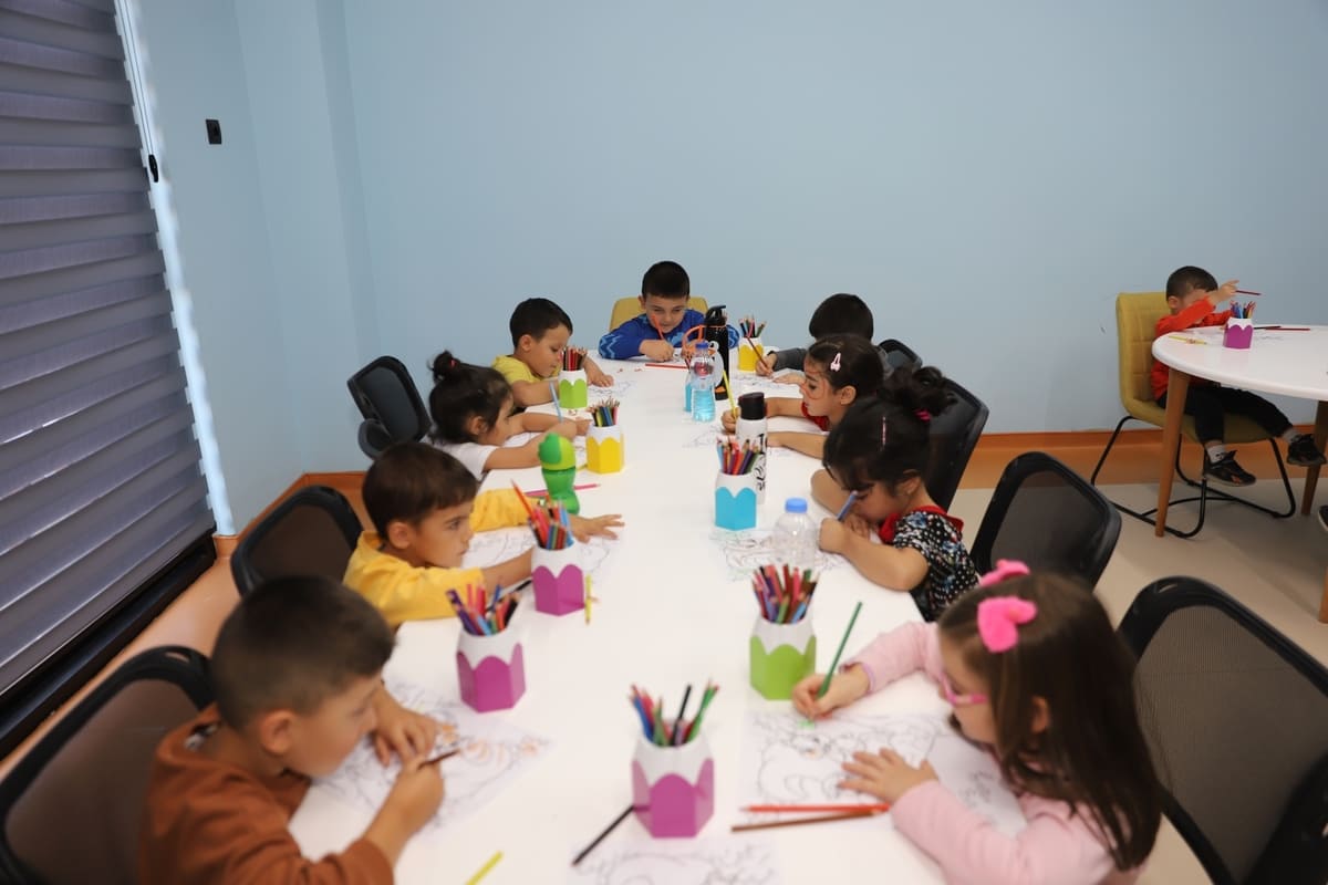 Kayseri’de Veliler Çocuklarını Kayıt Ettirmek İçin Sıraya Girdi! (6)