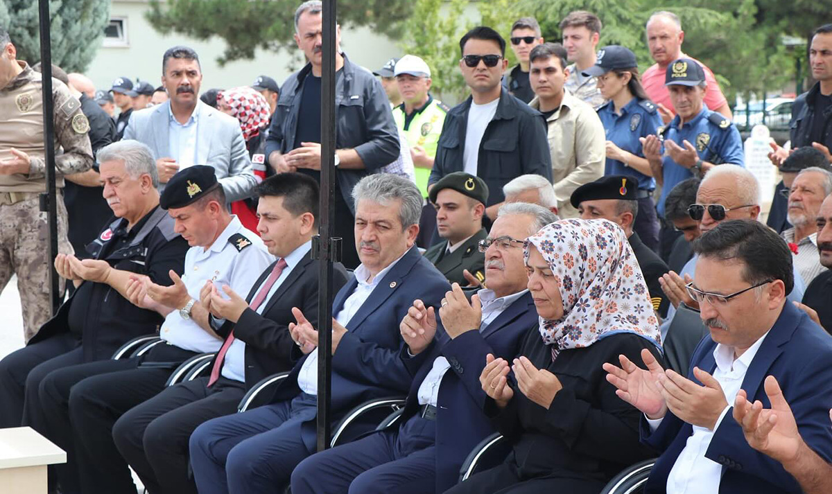 Kübra Doganay32