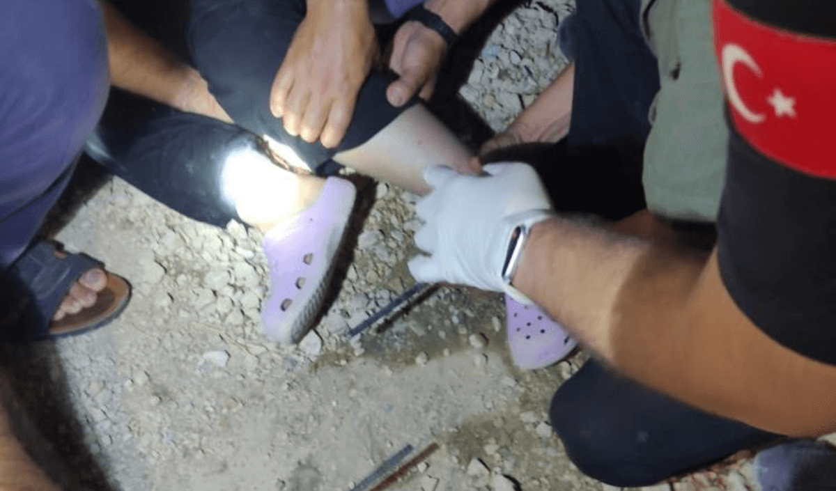 Lacivert Kırmızı Son Dakika Hareketli Instagram Gönderisi 2024 07 19T102750.912 (1)