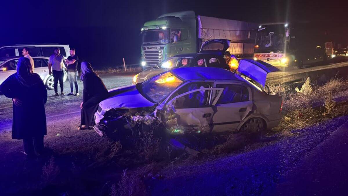 Sivas'ta Feci Kaza! Sollama Yaparken Kafa Kafaya Çarpıştı! 6 Yaralı! (1)
