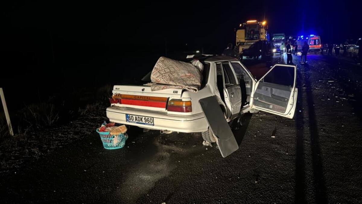 Sivas'ta Feci Kaza! Sollama Yaparken Kafa Kafaya Çarpıştı! 6 Yaralı! 2 (1)