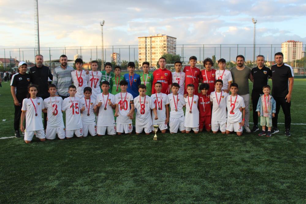 U13 Ligi'nde Şampiyon Kayserispor Oldu2