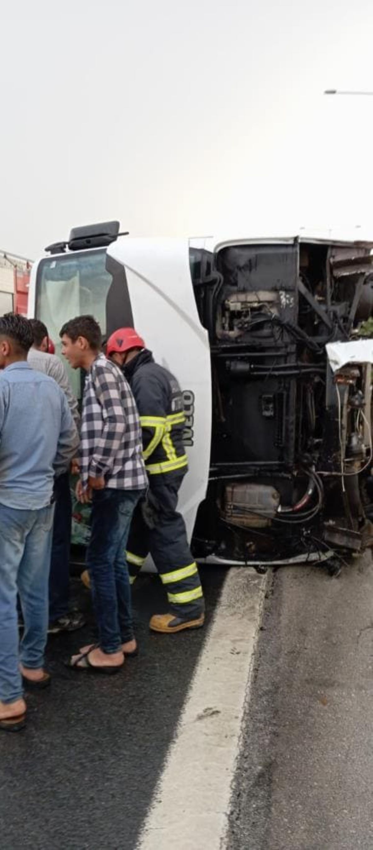Yolcu Minibüsü Devrildi Çok Sayıda Yaralı Var! 2