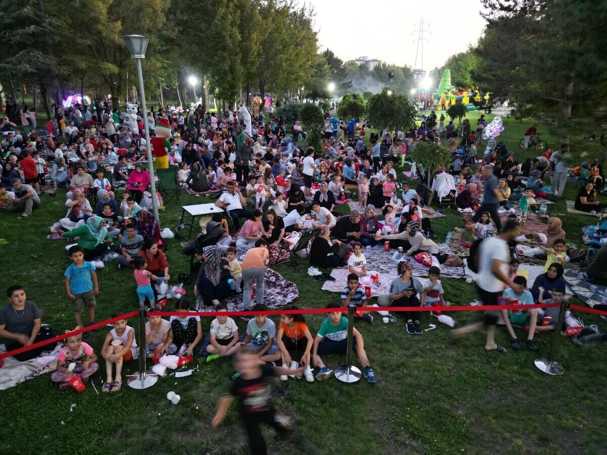 Kayserililerin Çok Sevdiği, Merakla Beklediği Yaz Sineması Etkinlik İçin Tarih Belli Oldu! (5)