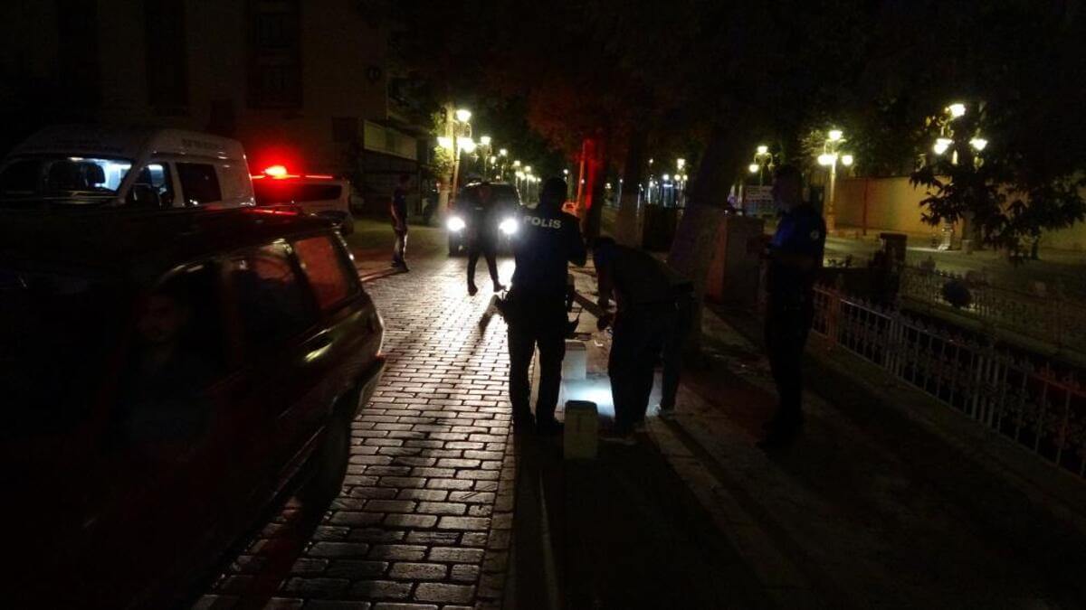 Gece Yarısı Silahlı Saldırı! Mermilerin Hedefi Oldu!