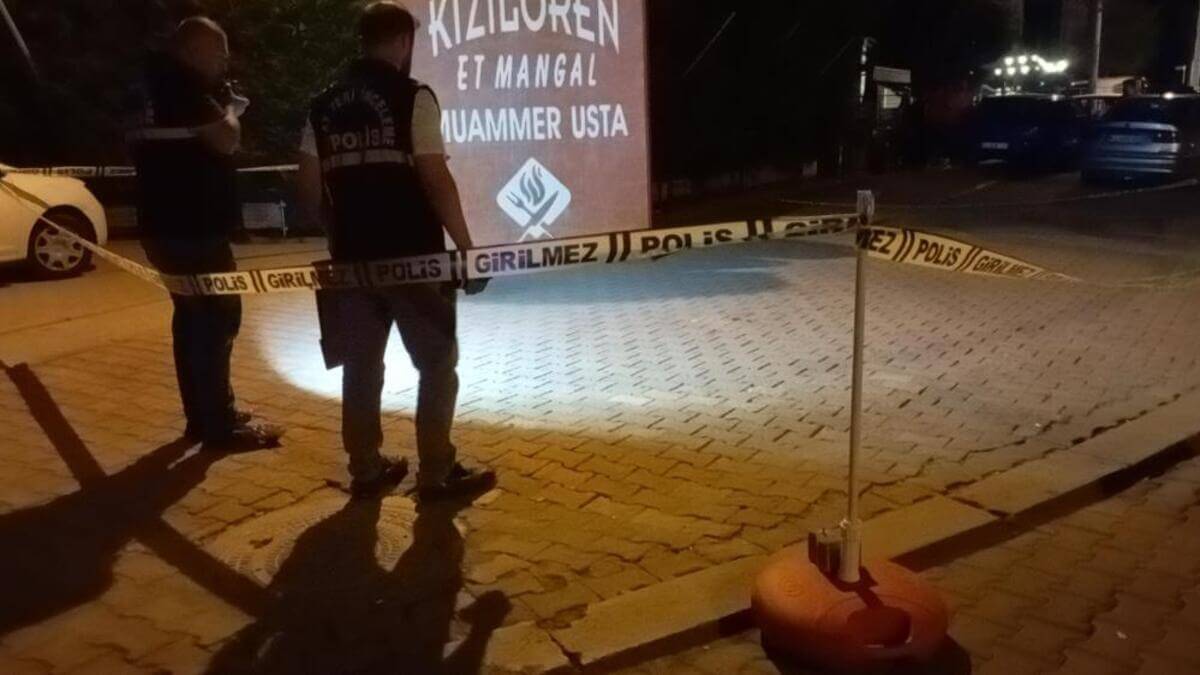 İki Grup Arasında Çıkan Bıçaklı Kavgada Kan Aktı!