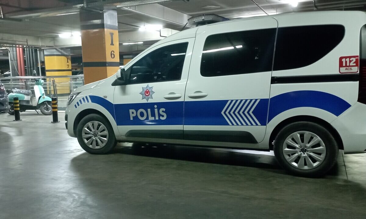 Alışveriş Merkezinde Dehşet! Alacak Verecek Kavgasında Kan Aktı!