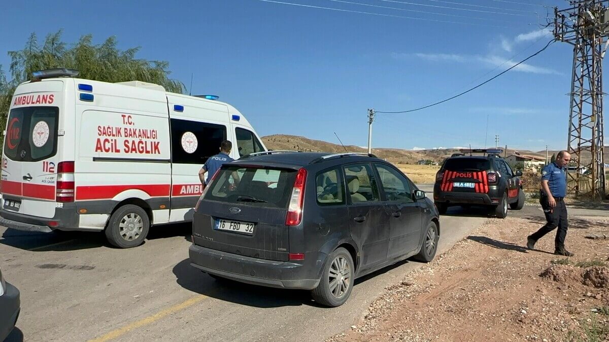 Motosikletli Dehşet! Otomobilin Önünü Kesip Kurşun Yağdırdı!
