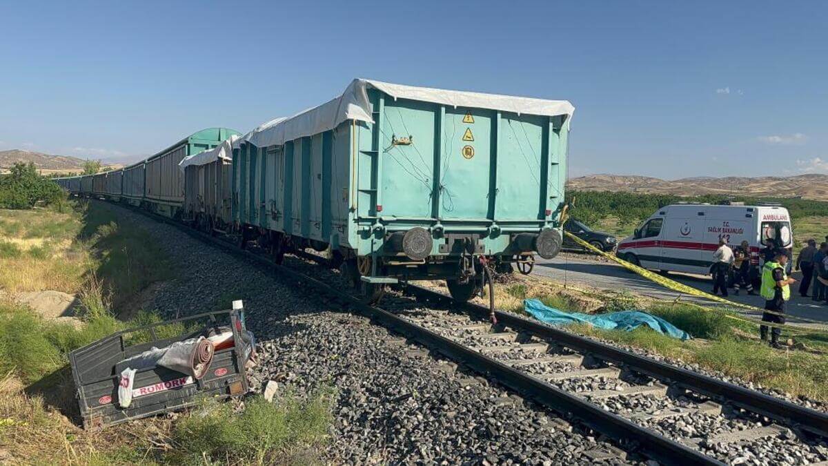 Acı Olay! Yük Treni Faciasında Bir Aile Yok Oldu!