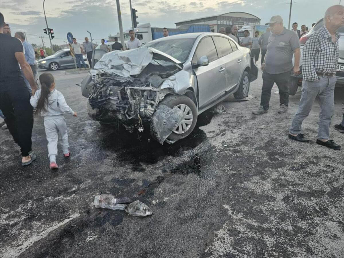 Otomobiller Birbirine Girdi, Ortalık Savaş Alanına Döndü!