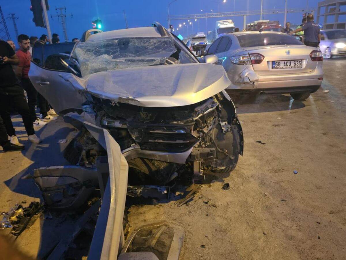 Otomobiller Birbirine Girdi, Ortalık Savaş Alanına Döndü!