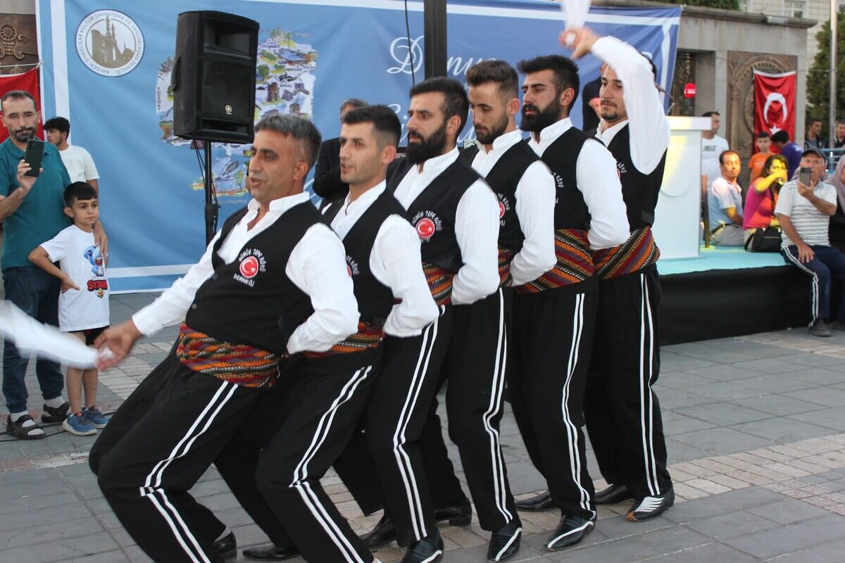 Binlerce Sivaslı Kayseri Cumhuriyet Meydanı’na Akın Etti! (1)