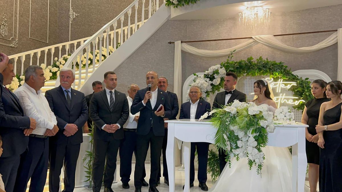 Chp’li Başkanın Oğlunun Nikahını Akp’li Başkan Kıydı! 1