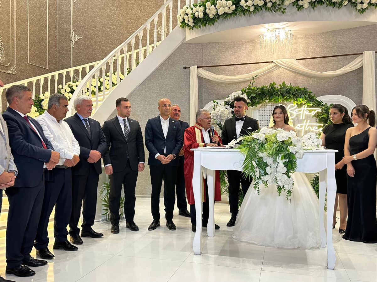 Chp’li Başkanın Oğlunun Nikahını Akp’li Başkan Kıydı! 2