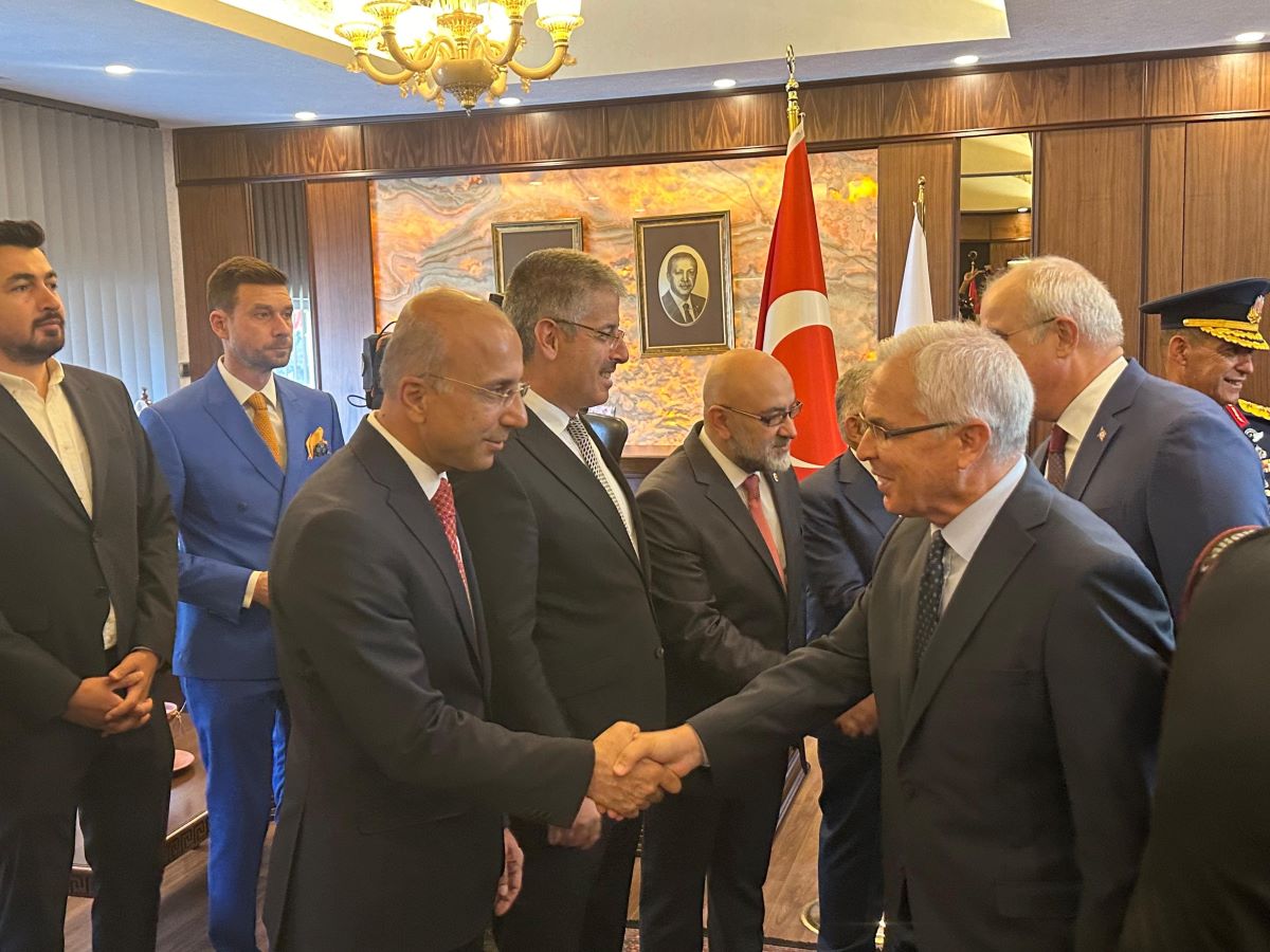 Cumhuriyet Meydanı’nda Tören Başladı! 2