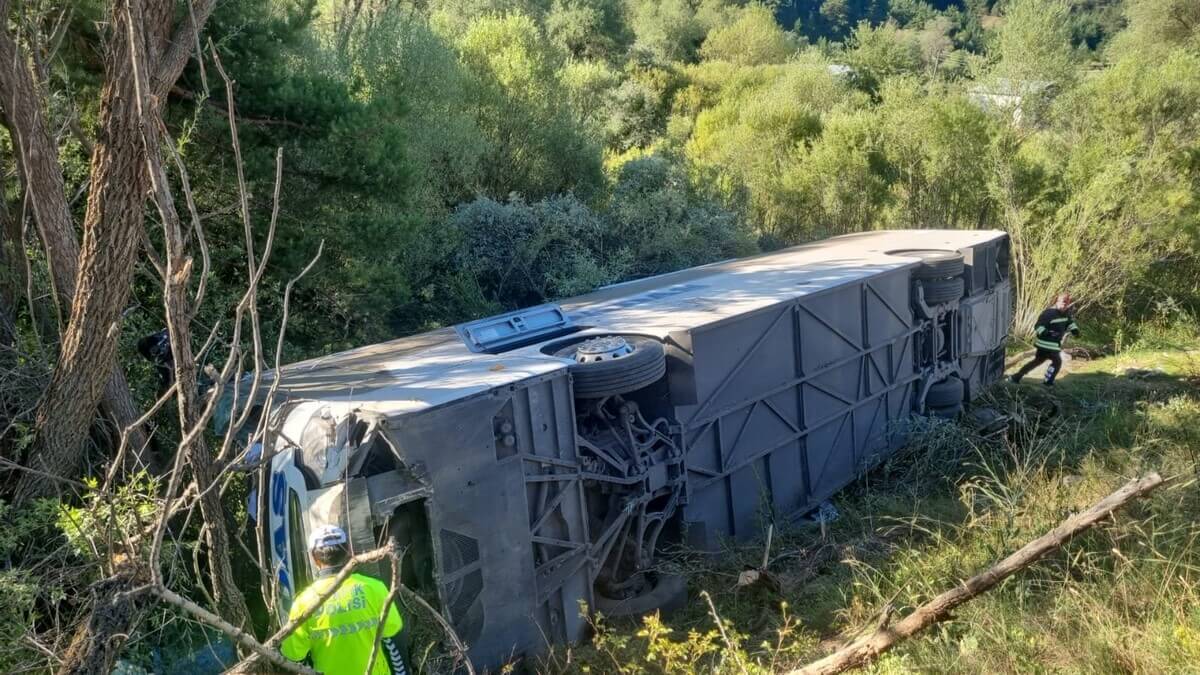 Erzincan Sivas Kara Yolunda Feci Otobüs Kazası! 1 Ölü 41 Yaralı (1)