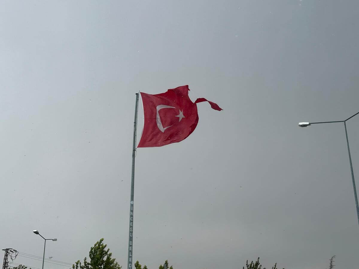 Kayseri’de Fırtınadan Dolayı Türk Bayrağı Zarar Gördü