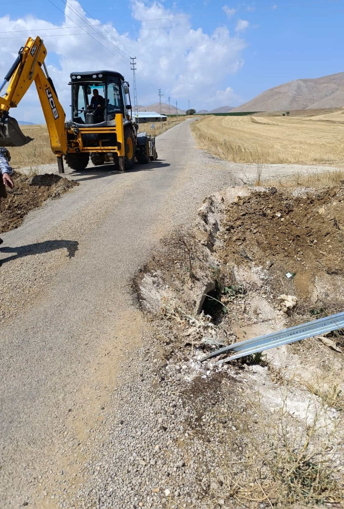 Kayseri’de, İki Aracın Yan Yana Geçemeyeceği Köprü Genişletildi! 2
