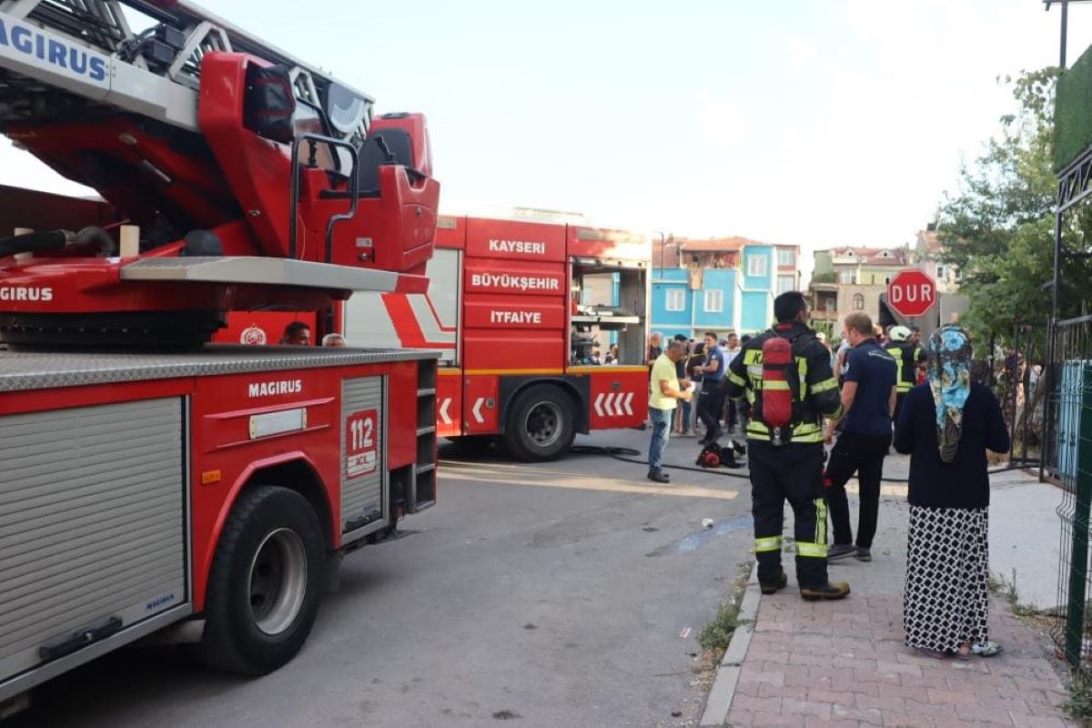 Kayseri’de Korkutan Yangın Ev Küle Döndü! 1