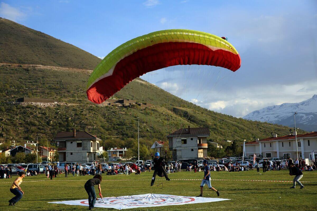 Kayseri Talas Yamaç Paraşütü