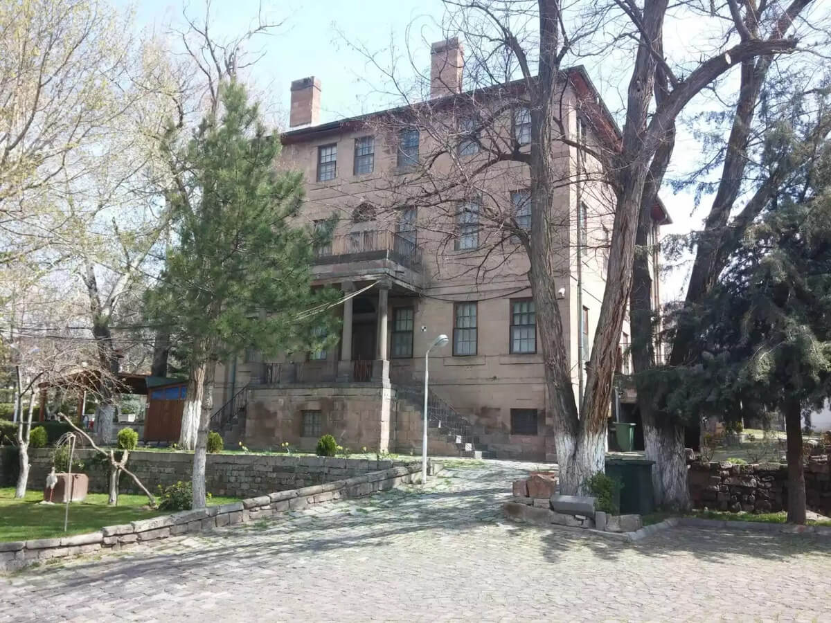 Kayseri’de Sevilen Restoran Kapandı!