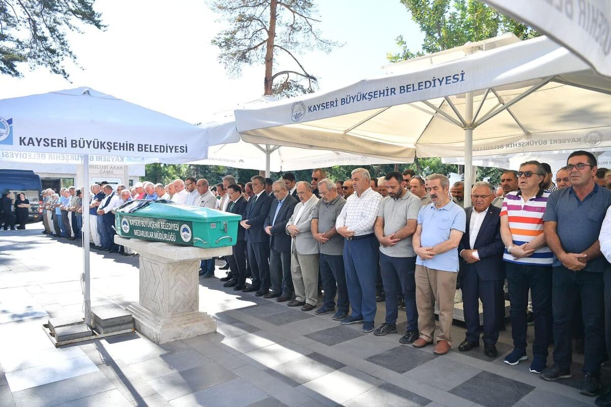 Kayserili Eski Cumhurbaşkanının Acı Kaybı! (2)