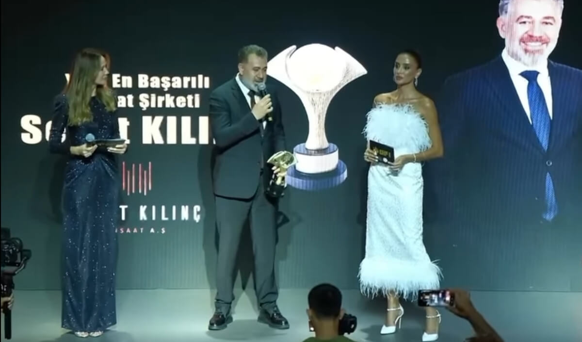 Kayserili İş Adamına 2 Ödül Birden! (2) (1)